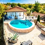 Nana With A Swimming Pool וילה Dobrinj