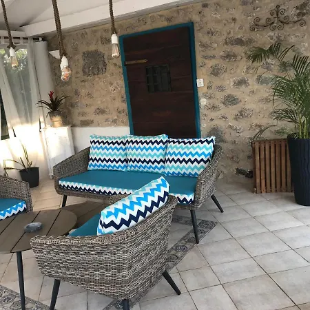 Nana With A Swimming Pool Vilă *