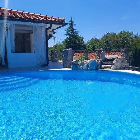 Nana With A Swimming Pool Vilă Dobrinj