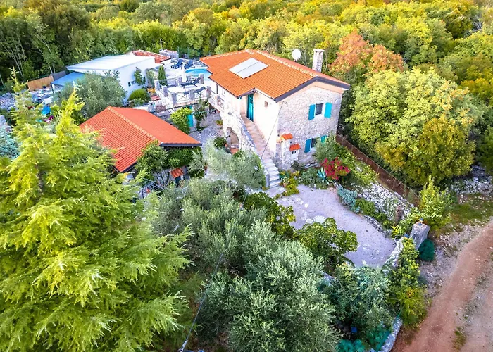 Nana With A Swimming Pool Villa