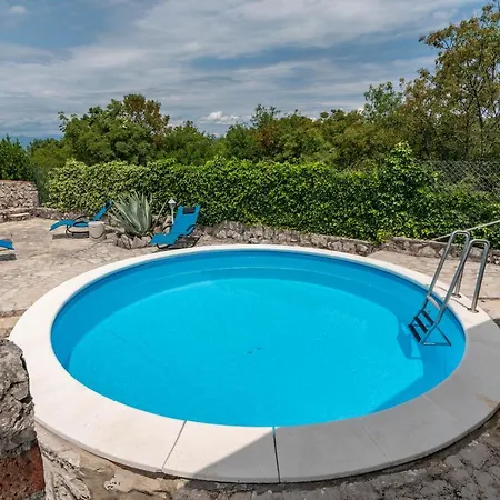Nana With A Swimming Pool *