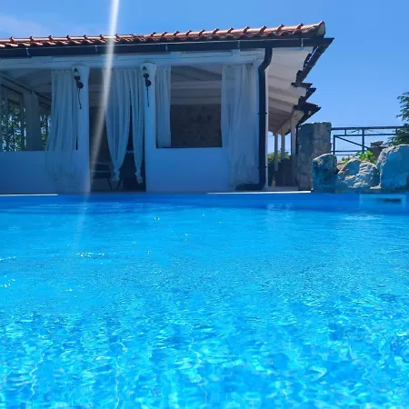 Villa Nana With A Swimming Pool Dobrinj