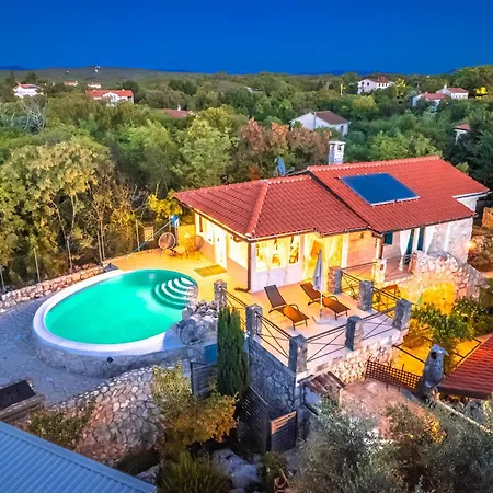 Nana With A Swimming Pool Dobrinj