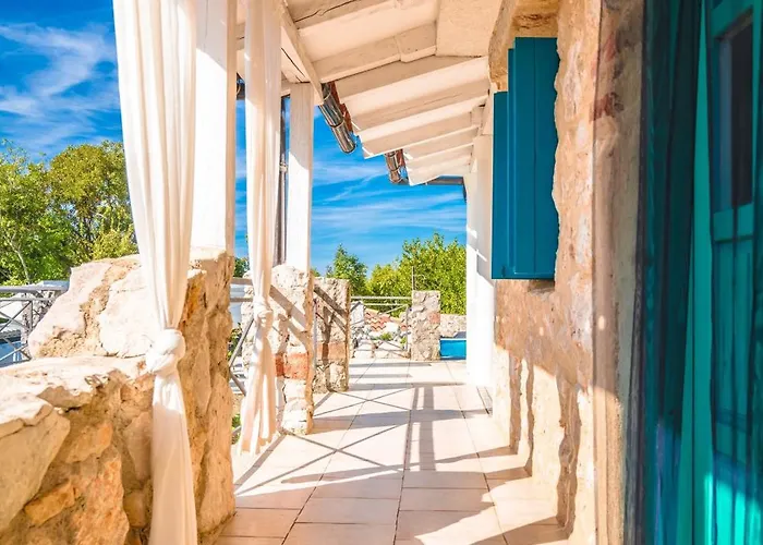 Vila Nana With A Swimming Pool Dobrinj
