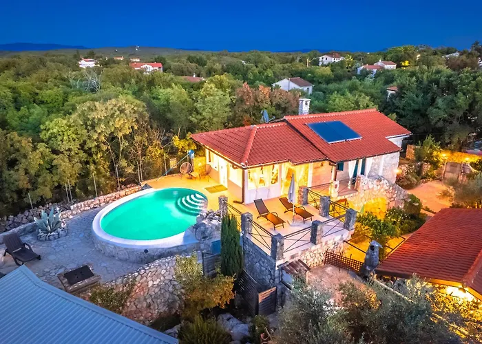 Nana With A Swimming Pool Dobrinj