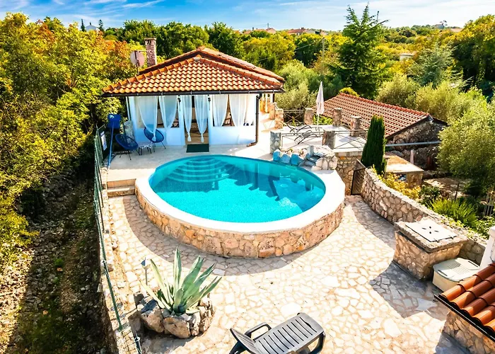 Nana With A Swimming Pool Vila Dobrinj