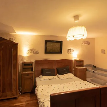 Willa Nana With A Swimming Pool Dobrinj